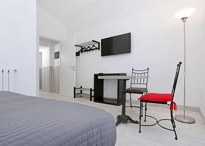 לינה וארוחת בוקר Houspitality Nero