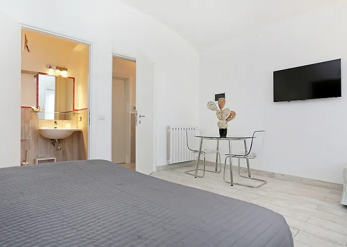 לינה וארוחת בוקר Houspitality Nero